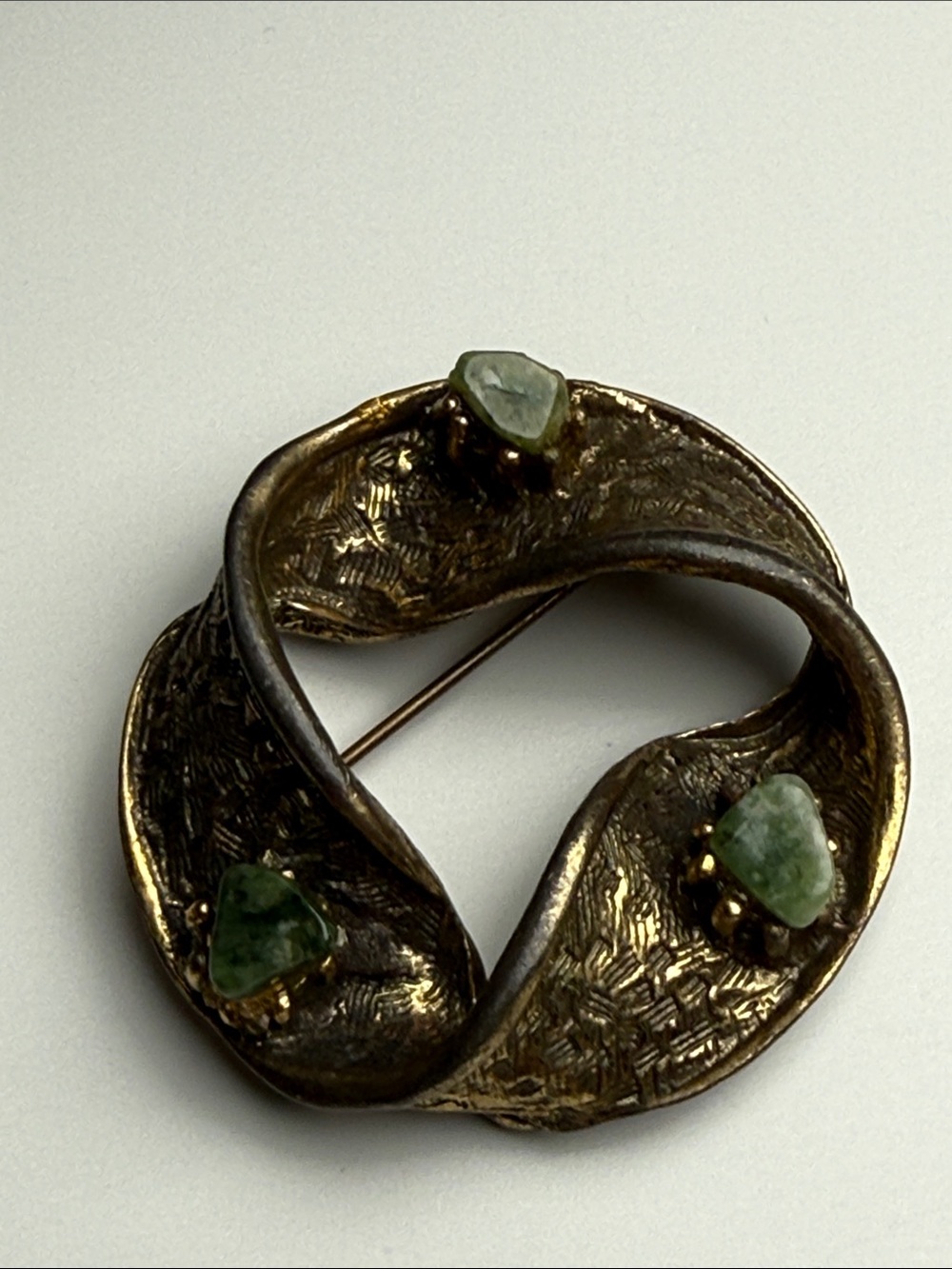 Vintage brutalist Green Stone Circle Brooch MCM nugget pin - Picture 9 of 14